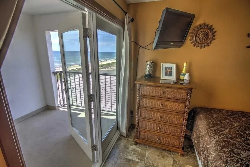 Florence I 608 Minium Studio Bedroom Condo by RedAwning