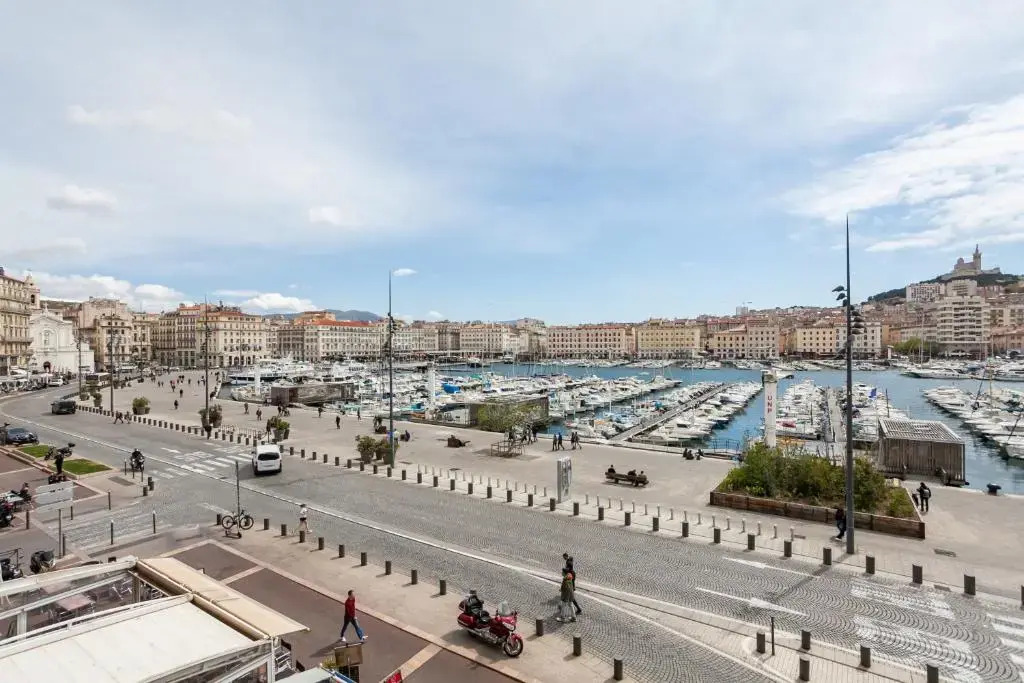 PREMIERE LIGNE - Bel appartement en 1ère ligne du Vieux e