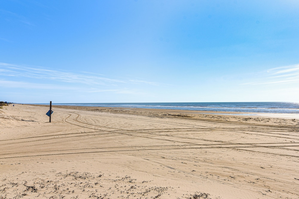 Steps to Sand: Spacious Crystal Beach Home w/ View