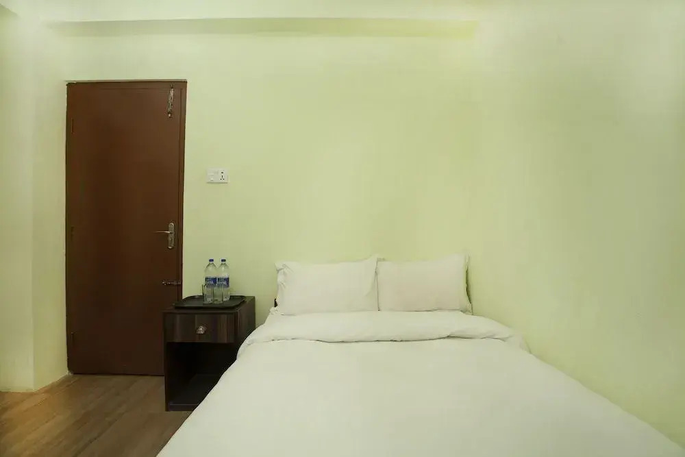 SPOT ON 464 Hotel Pahuna Ghar