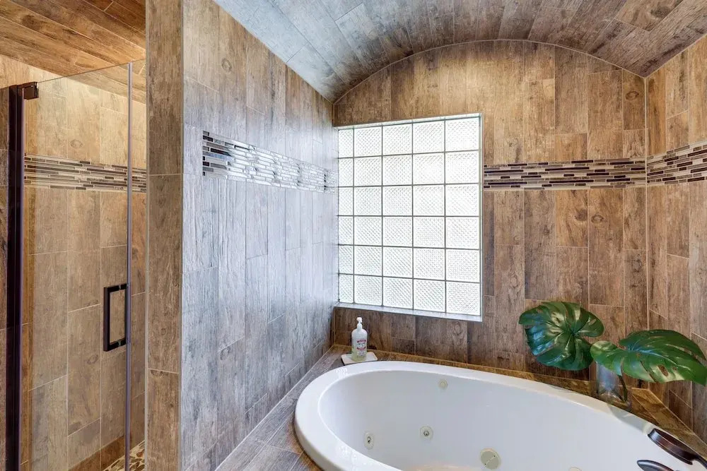 5 Mi to Dtwn Austin: Vibrant Home w/ Patio