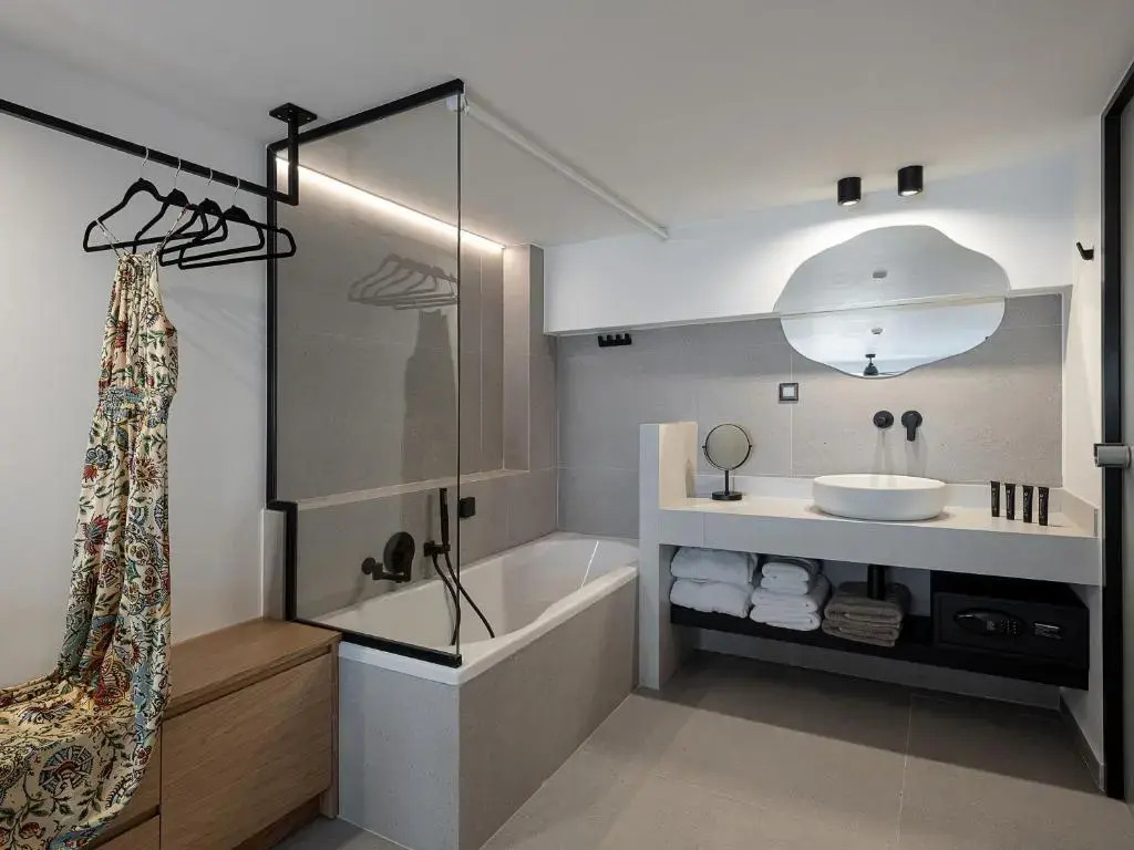 Calla Luxury Seafront Suites