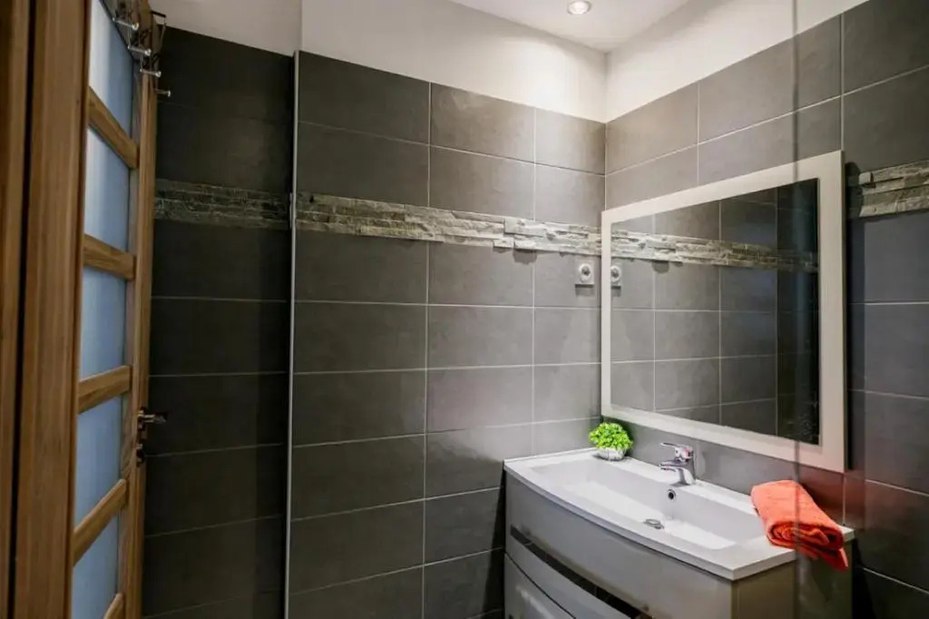 SUEDE AP4207 by Riviera Holiday Homes
