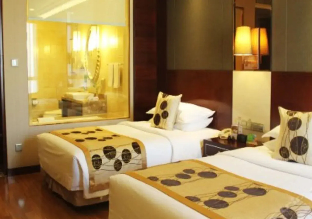 Golden Eagle Summit Hotel