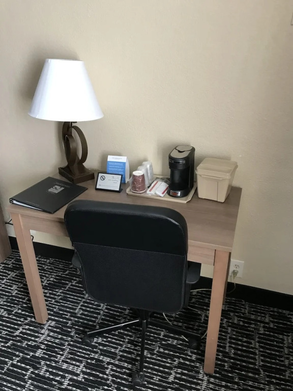 Econo Lodge Near Pimlico Racetrack
