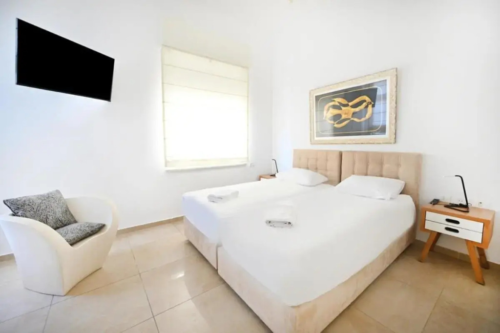Amazing 2BR near the beach by HolyGuest