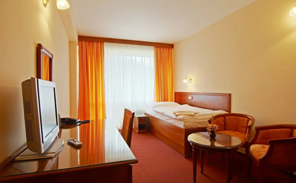 Kúpele Brusno - Kúpeľný hotel Poľana
