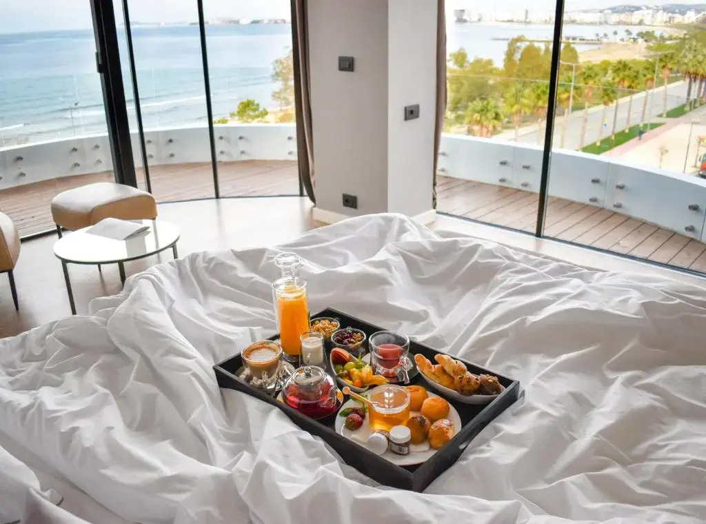Yacht Hotel