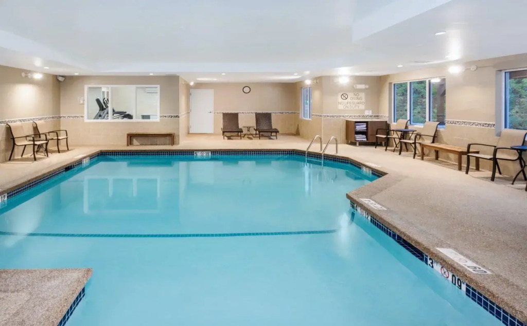 Holiday Inn Express Hotel & Suites Tilton - Lakes Region
