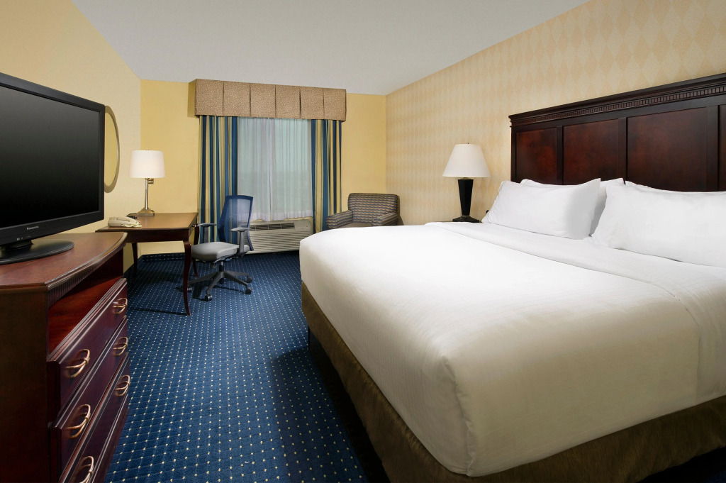 Holiday Inn Express & Suites San Antonio West Sea World Area by IHG