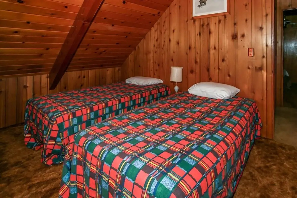 Kiwi Cabin -free Ski/snowboard Rental! - 3br/1ba/fireplace/barbeque/dvdplayer 3 Bedroom Home
