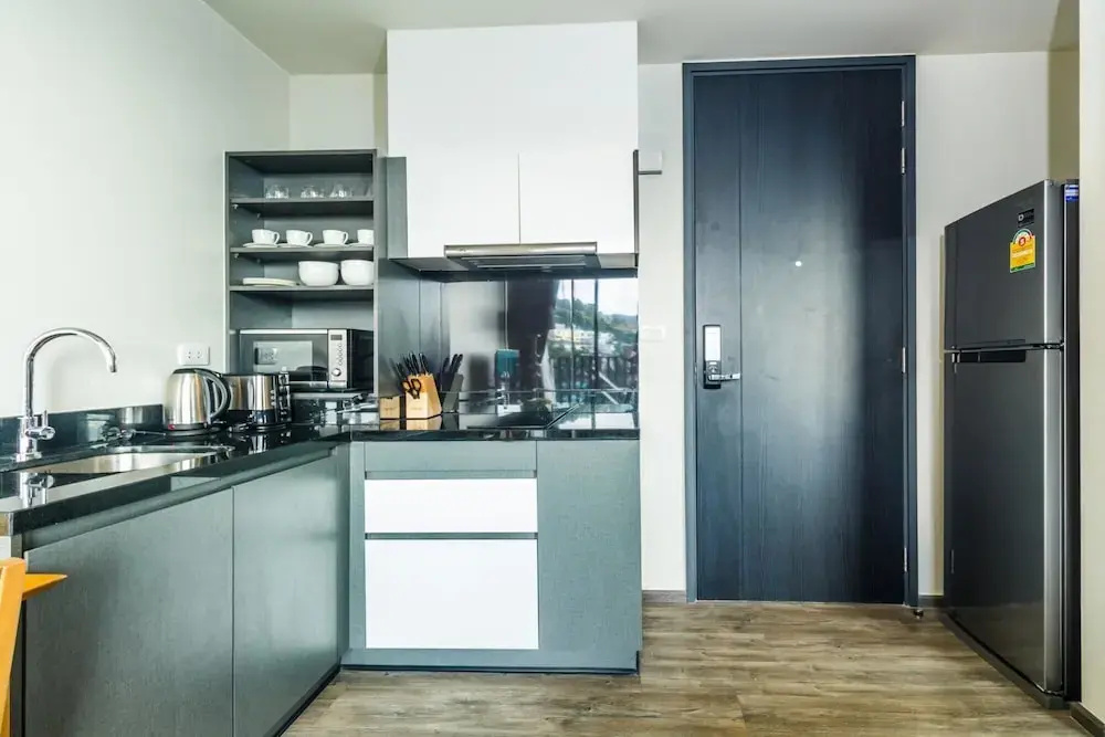 D252 - Patong Sea-view Apartment With 2 Pools Near Beach and Nightlife