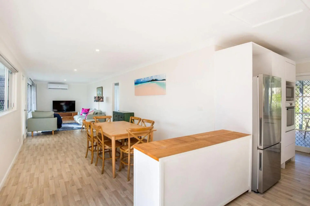 WindanSea Cottage - Pet Friendly - Ocean Glimpses