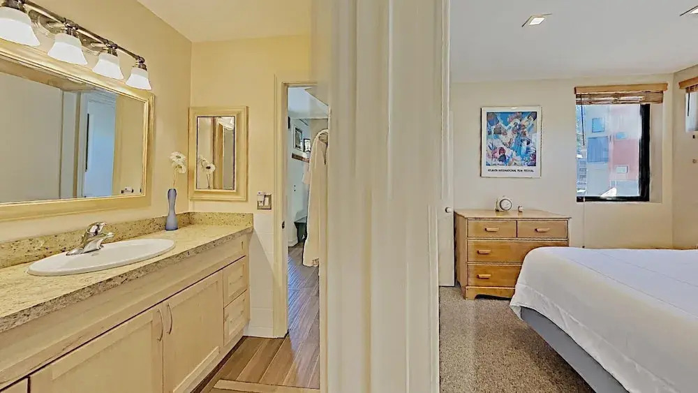 Slopeside Four Bedroom Homes at 1849 Condos - Free Wifi and Parking! by RedAwning