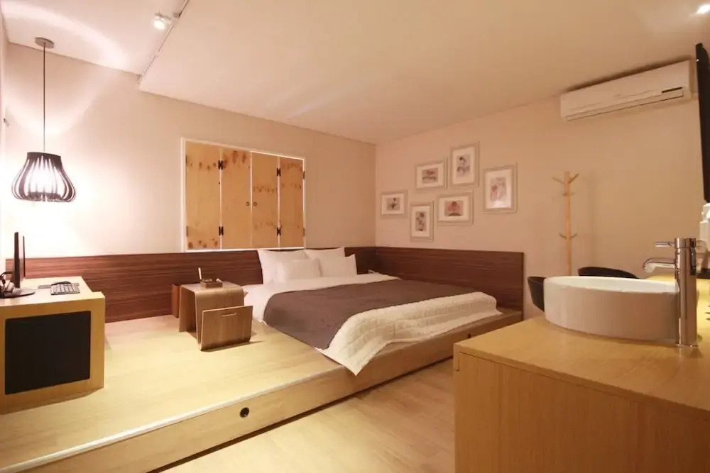 Deokcheon Den Basta Hotel