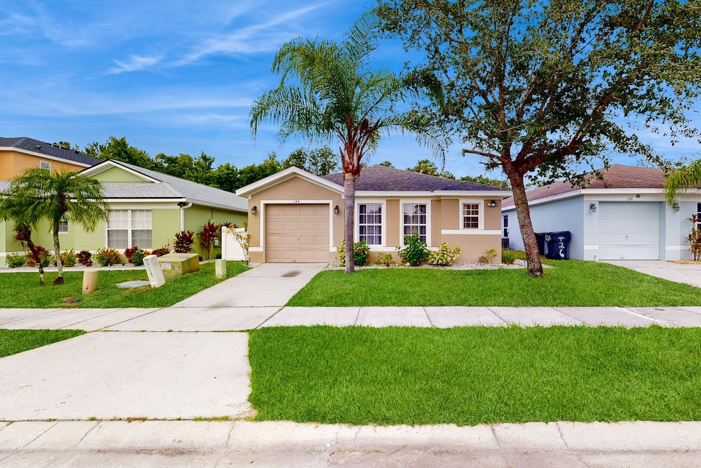 Dog-friendly, Private Pool , Central AC, Full Kitchen, Wifi, Snow-bird Friendly