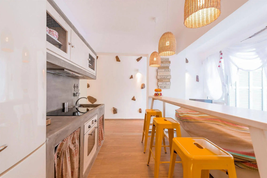 Kouros Home Hotel