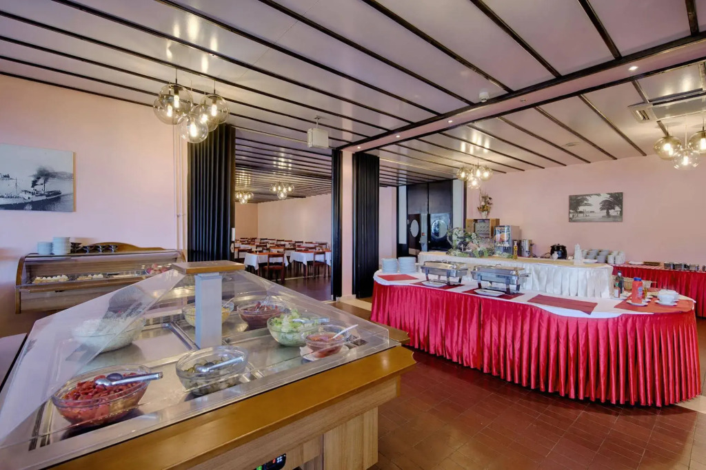 Hotel Issa