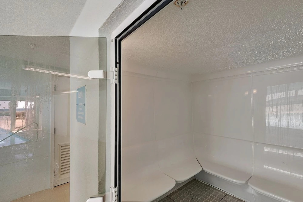 Beautiful Ocean Views! 2-Bedroom, 2-Bathroom! Resort Pools