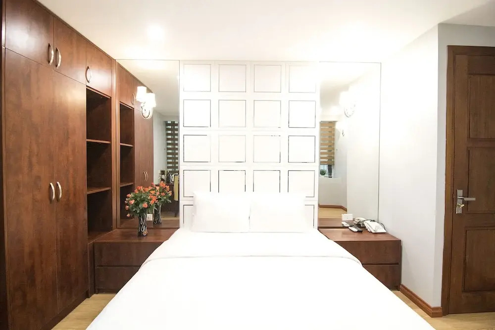 Khách sạn Thế Kỷ Mới