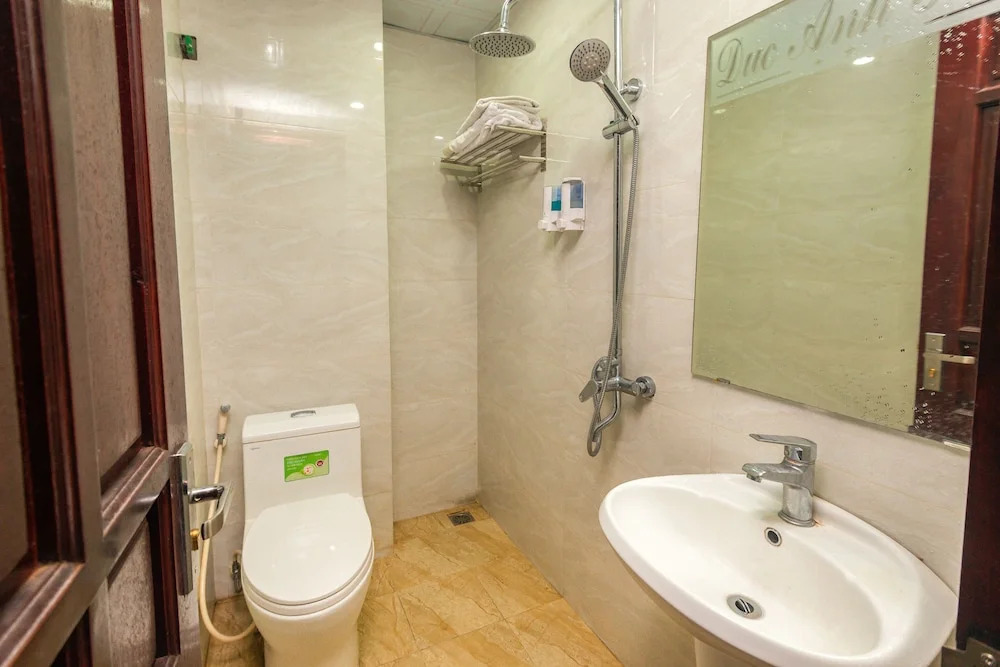Duc Anh Hotel by OYO Rooms