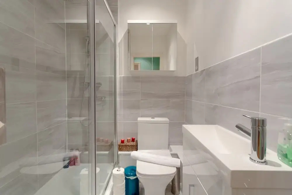 2 Bedroom Apartment With Garden in Chelsea