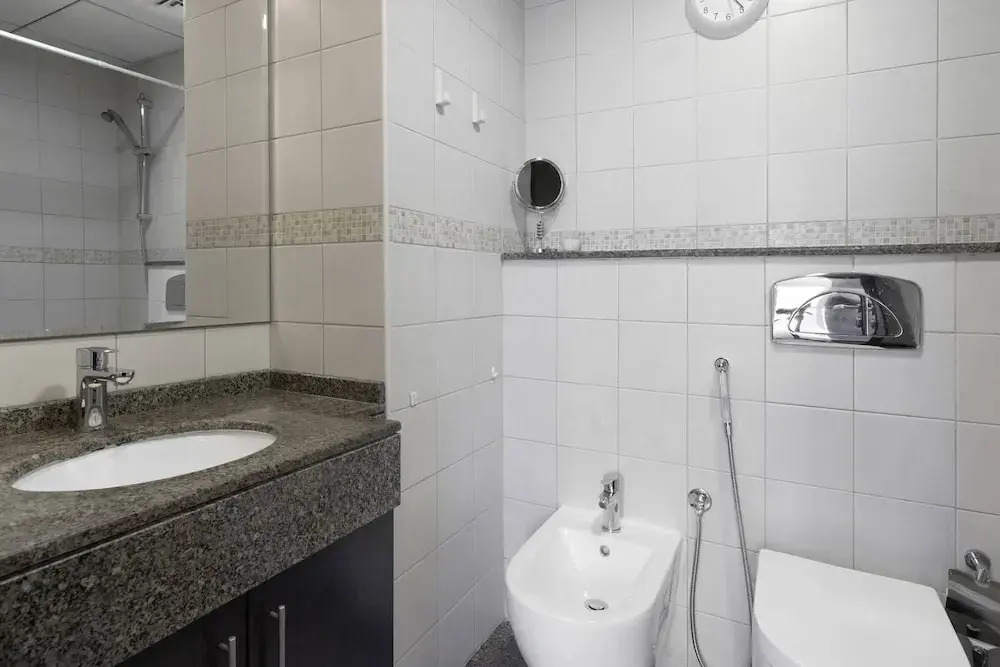 Sunny Apartment in Marina With a View Ideal Location