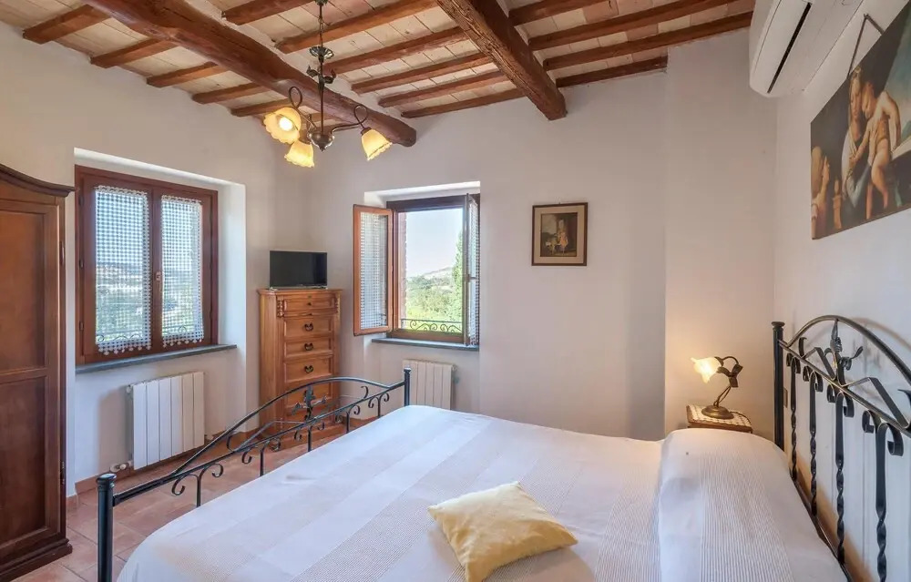 Lovely Home In Tolentino With Kitchen