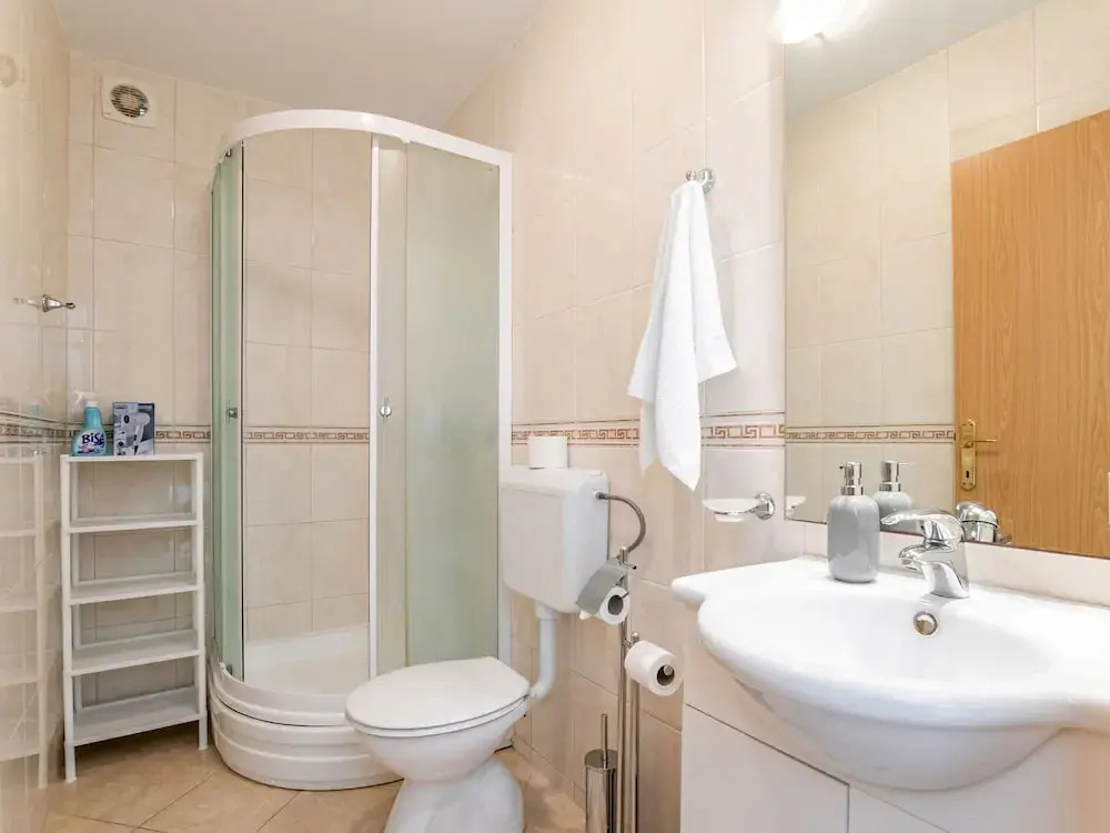 Sea-view Apartment in Mastrinka - Trogir With Balcony
