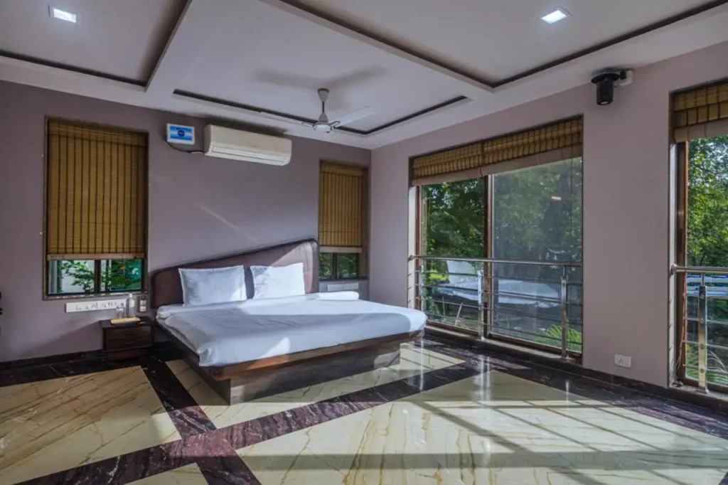 SaffronStays Aura - 4BR luxury pool villa with gym, BBQ deck, lawns & indoor games near Kihim Beach