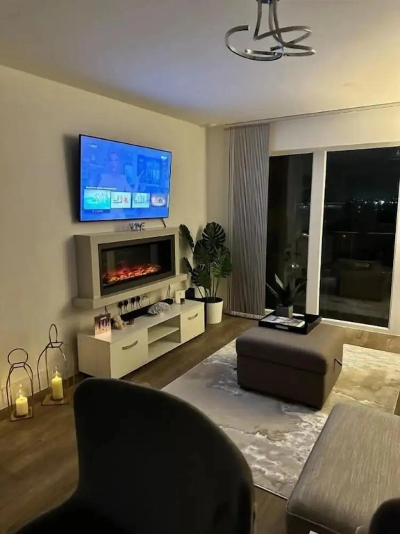2 bed 2 Bath Waterfront Luxury Apartment