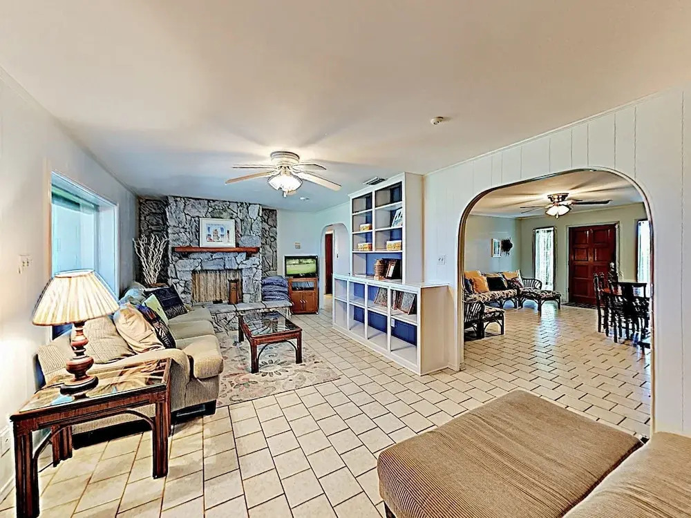 Private Beach Direct Water Views 4BR by RedAwning
