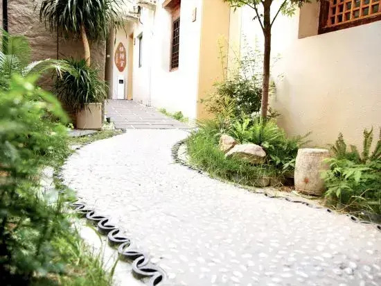 Luoyi Ancient City Flute House Homestay