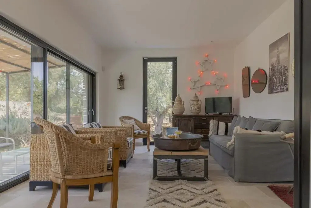 New Villa Aspri with Infinity Pool 1km from the sea