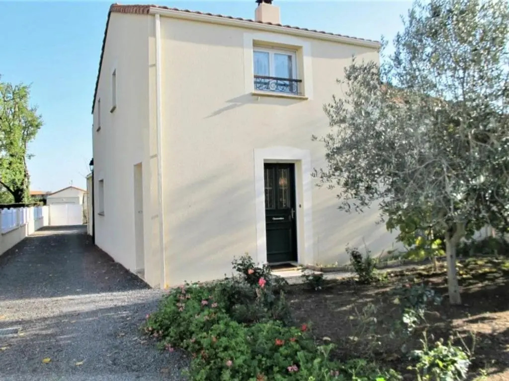 Gîte Confortable entre Nantes et la Mer avec Parking Sécurisé et Coin Détente Privé - FR-1-306-885