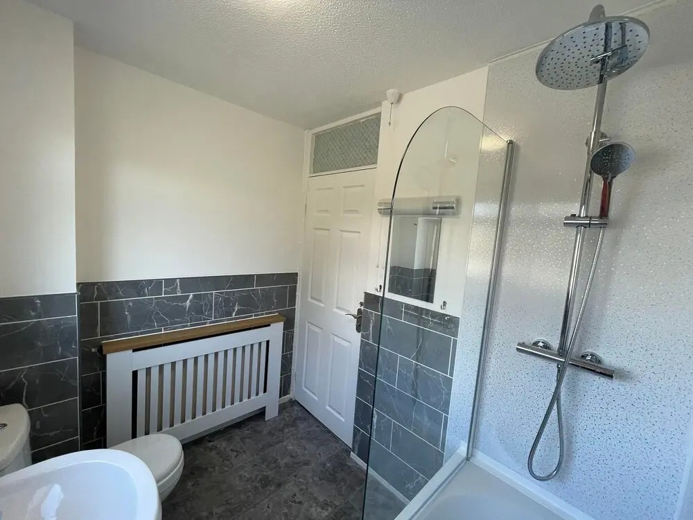 Leominster 3 Bedroom House, Parking Garden Private