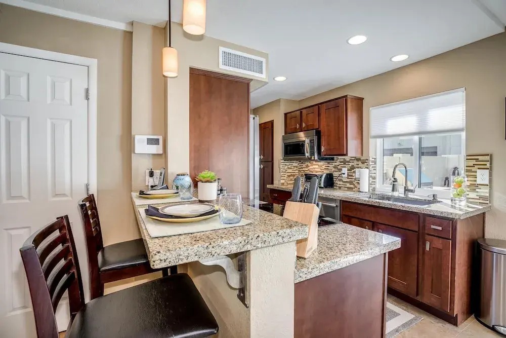 Winston - 2 Br Condo
