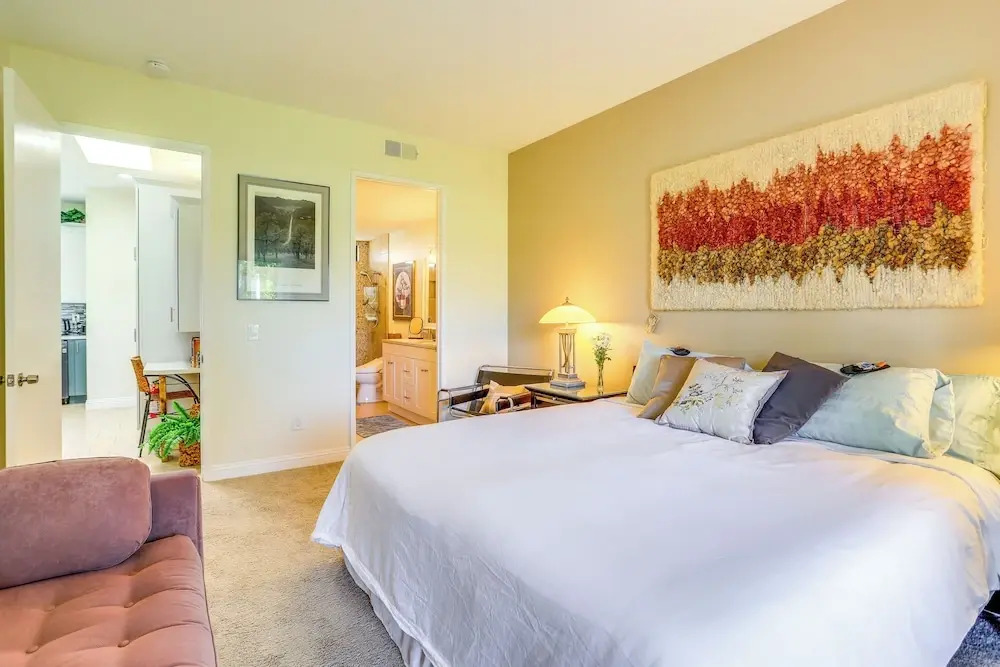 Resort Pools + Golf: Palm Springs Condo!