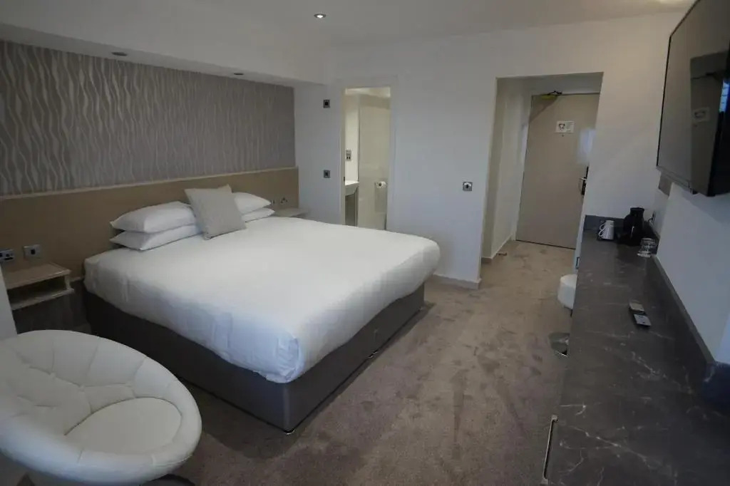Damon’s Hotel