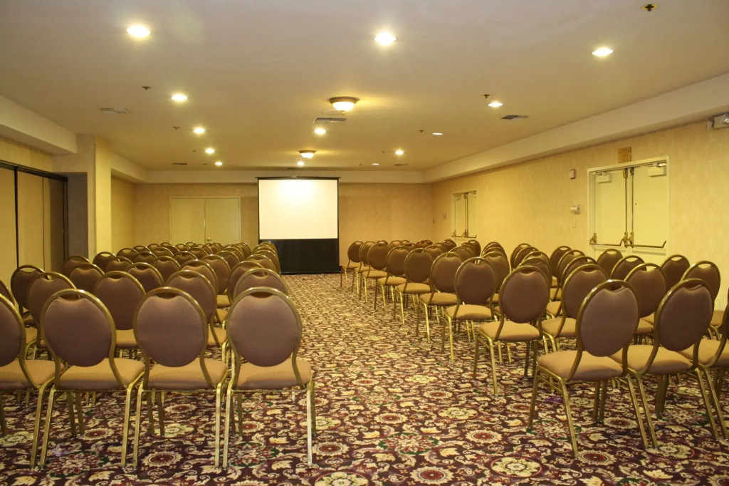 Best Western Plus Heritage Inn