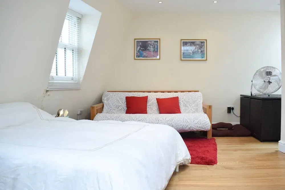 1 Bedroom Top Floor Flat In Fitzrovia