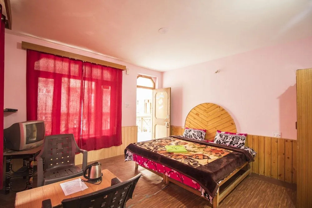 Giriraj Guest House