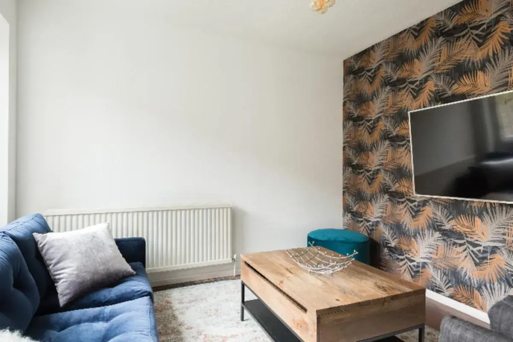 The Century Chalet - Contemporary 2bdr Townhouse With Parking