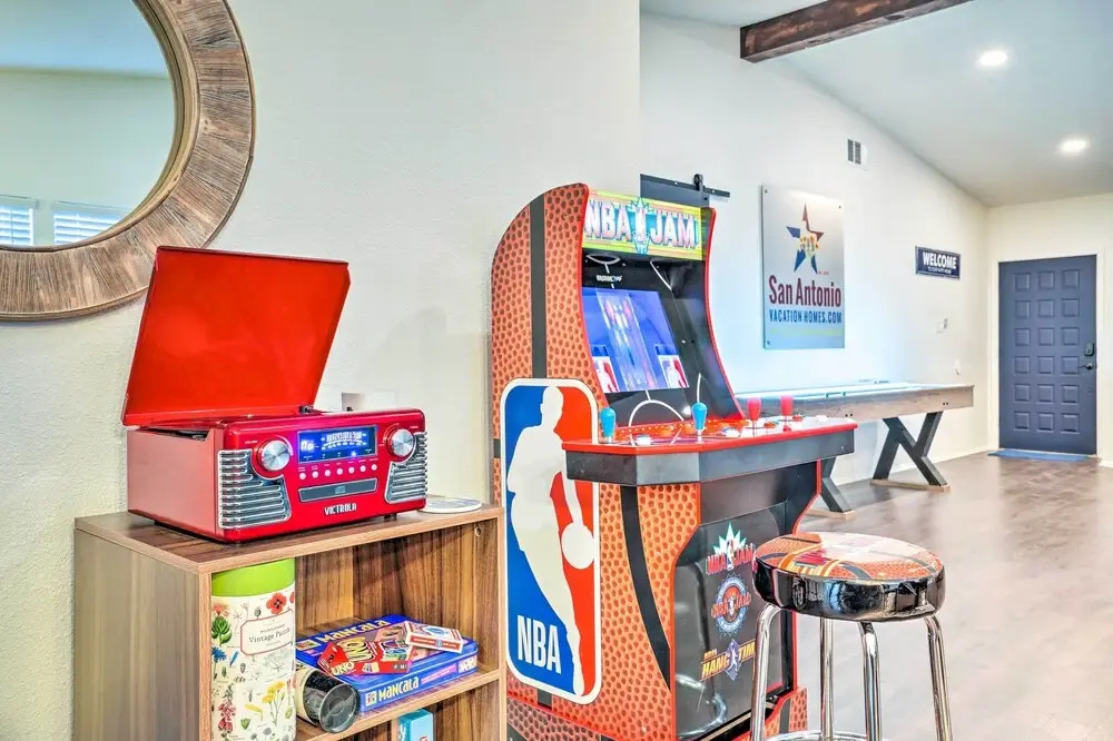 San Antonio Home w/ Hot Tub & Arcade Games