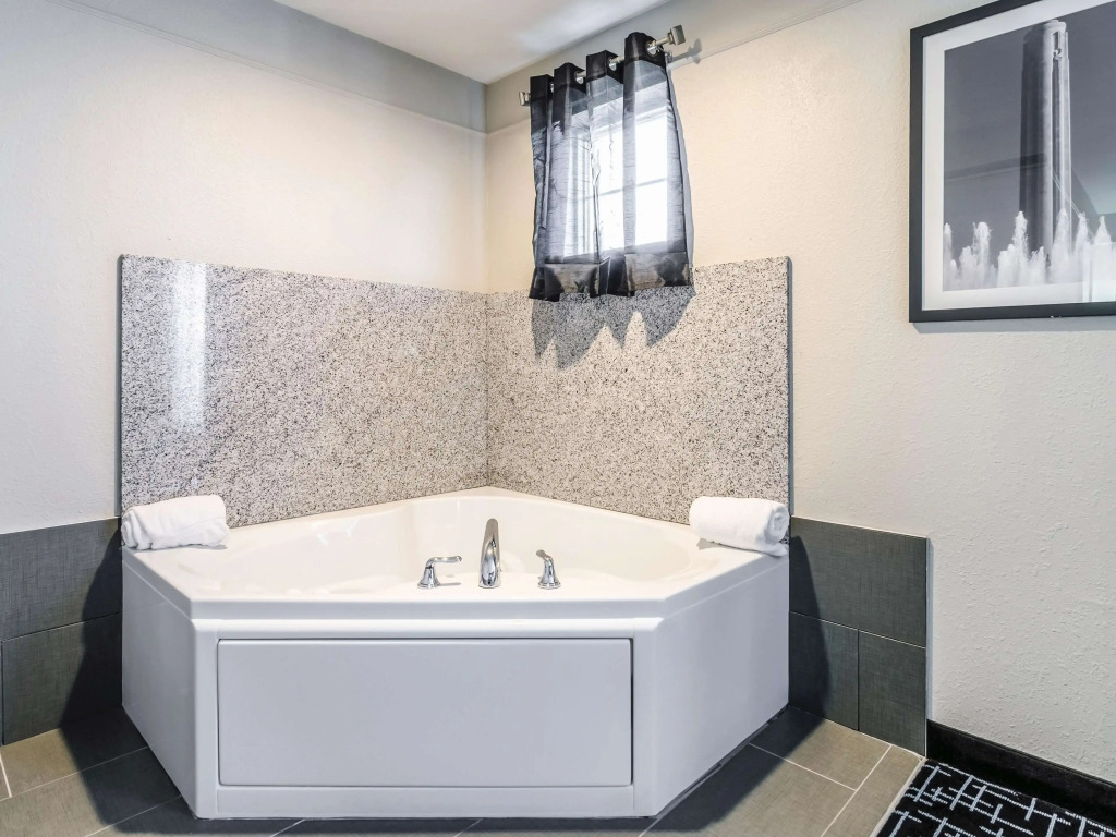 La Quinta by Wyndham Kansas City Airport