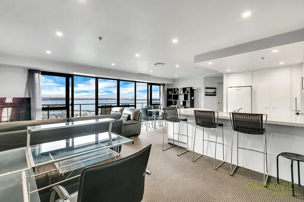 QV CBD 2 Bedroom with Wifi Parking - 972