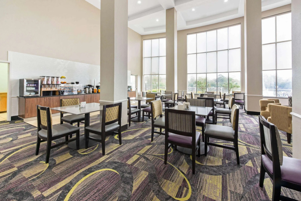 La Quinta by Wyndham Bridge City-Orange