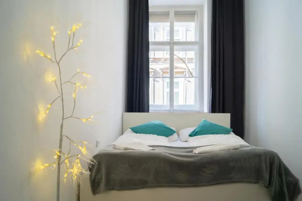 Central 2BR Apt. - Lovely for Long Stays