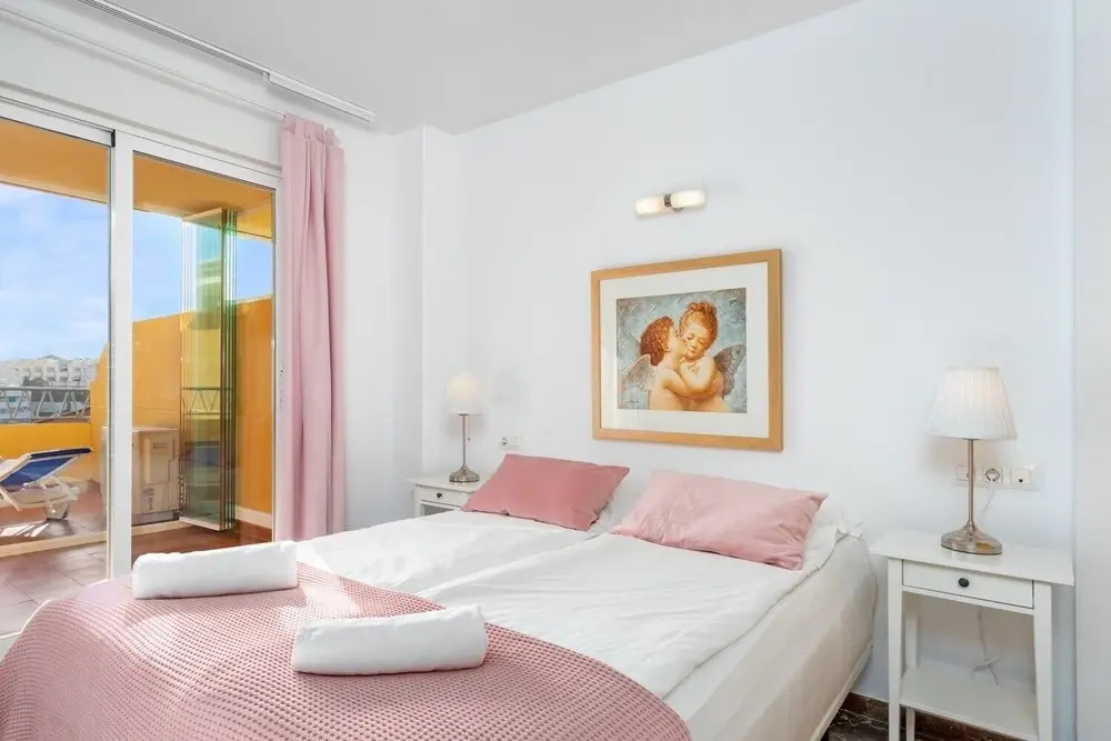 Stunning flat with open pool