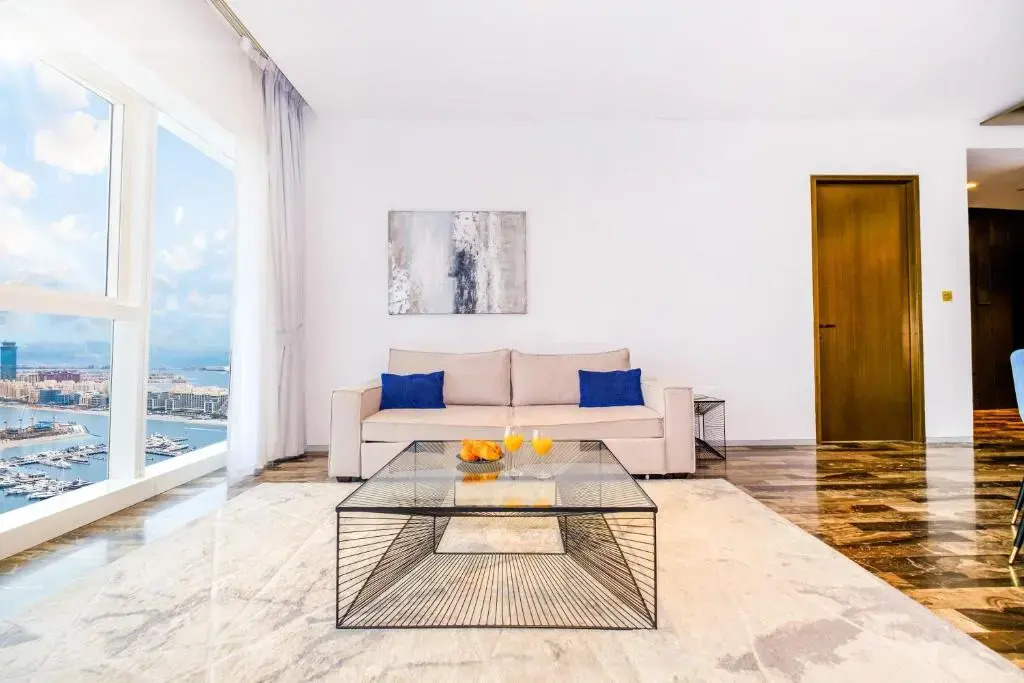 LUX - Lavish Suite with Full Palm Jumeirah View 1